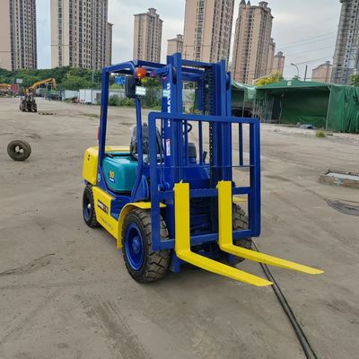 품질  Komatsu FD30 Used Forklift Two Stage Material Handling Equipment 3 Ton 공장