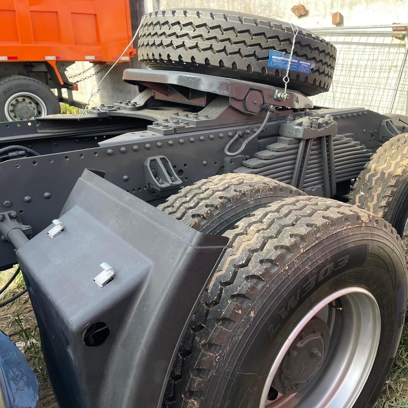 고속 디젤은 트랙터 트럭 6x4 Sinotruk Howo 371hp 375hp 수동 디젤을 사용했습니다