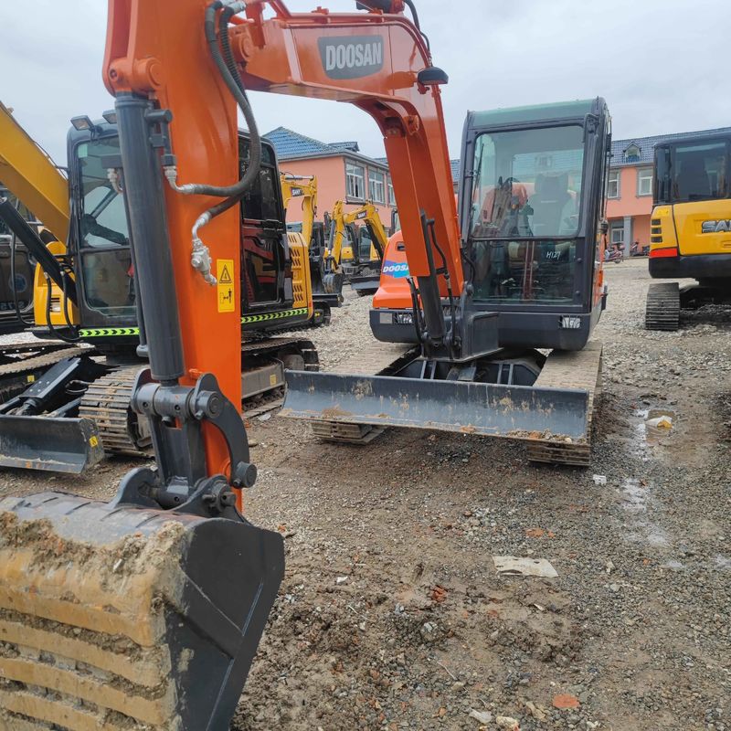 사용 된 Doosan Digger DX60 중고 6톤 소형 미니 크롤러 발굴기