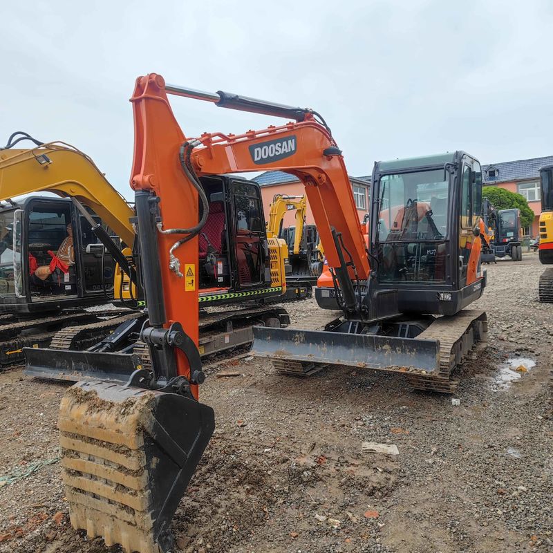사용 된 Doosan Digger DX60 중고 6톤 소형 미니 크롤러 발굴기