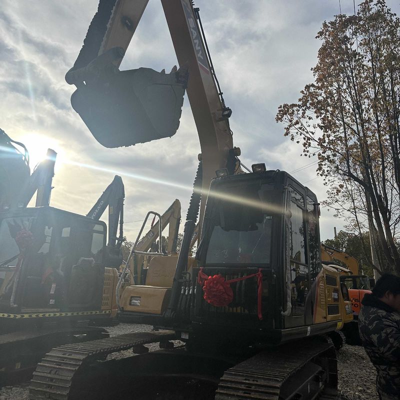 사용 된 SANY Digger SY135C 중고 13.5 on 소형 미니 크롤러 발굴기