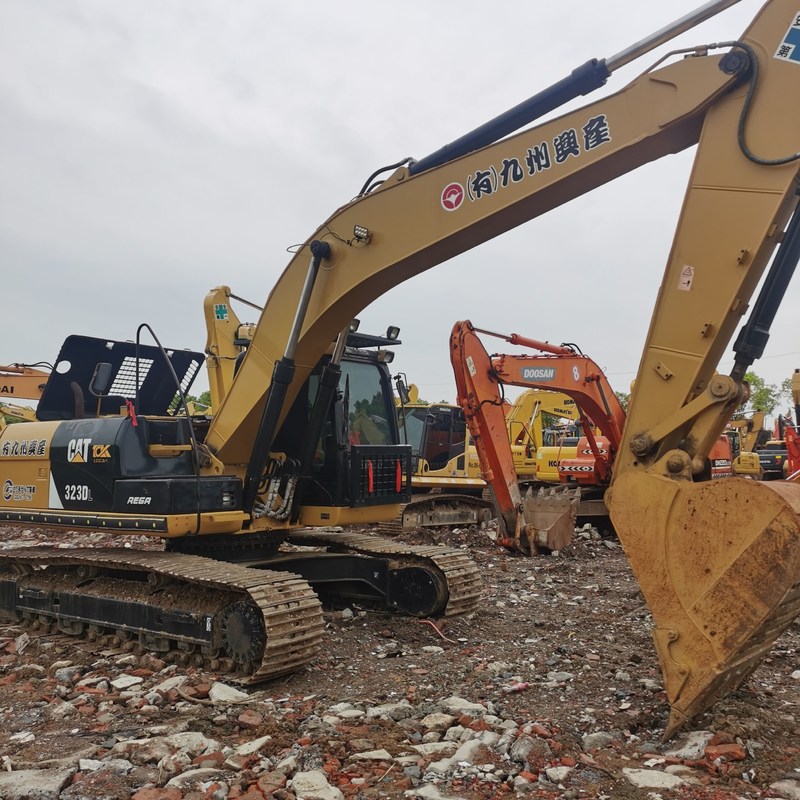 오래된 굴삭기 CAT 323DL 중고 굴착기 23톤 110kw, 1.2m3 버킷 포함