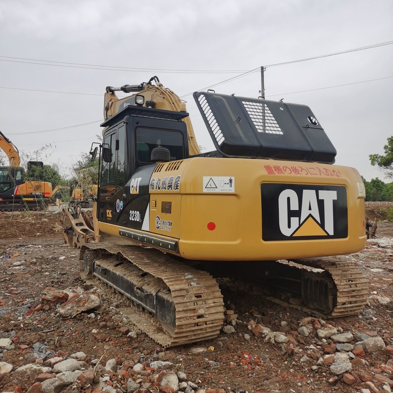 오래된 굴삭기 CAT 323DL 중고 굴착기 23톤 110kw, 1.2m3 버킷 포함