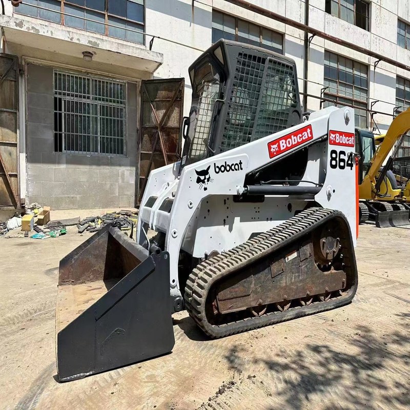 보브 864 사용 된 스키드 스티어 로더 기계 조경 사이트 10.6km/h 53.7KW