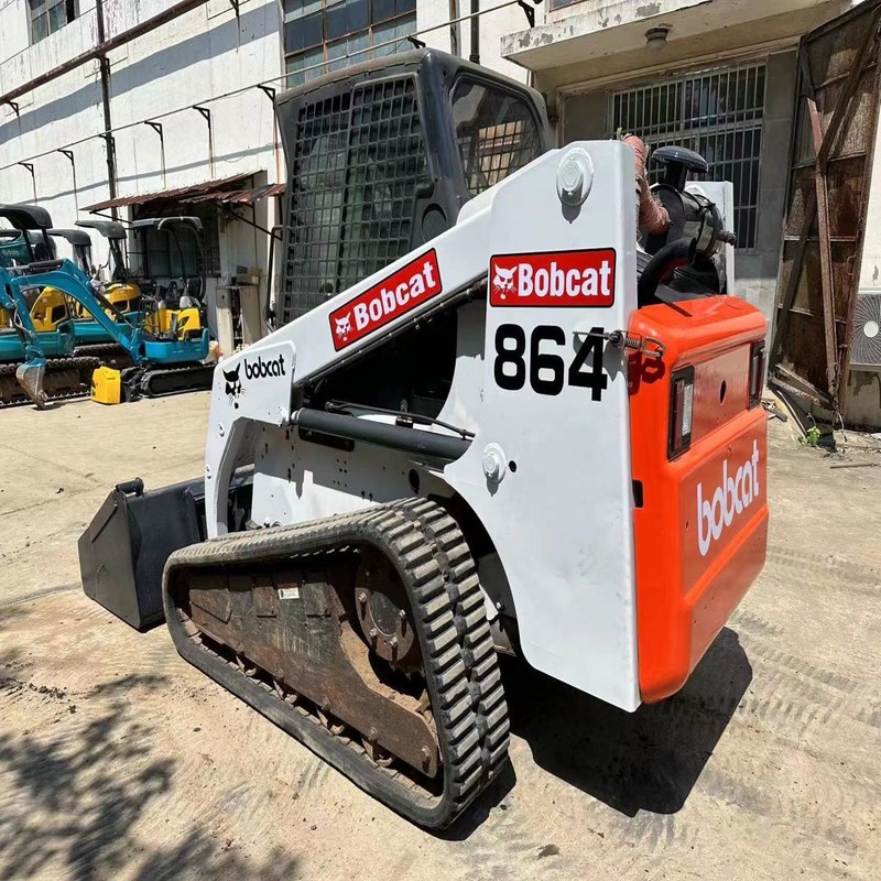 보브 864 사용 된 스키드 스티어 로더 기계 조경 사이트 10.6km/h 53.7KW