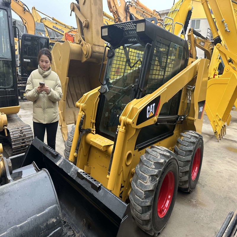 CAT 246D 중고 스키드 스티어 로더 장비 4.5 톤 원본 53..6KW