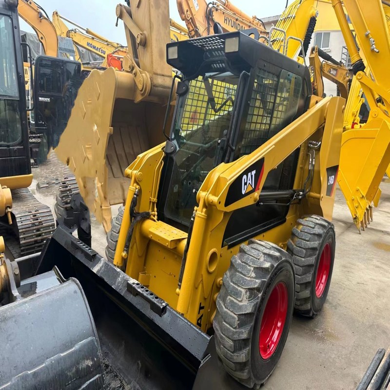 CAT 246D 중고 스키드 스티어 로더 장비 4.5 톤 원본 53..6KW