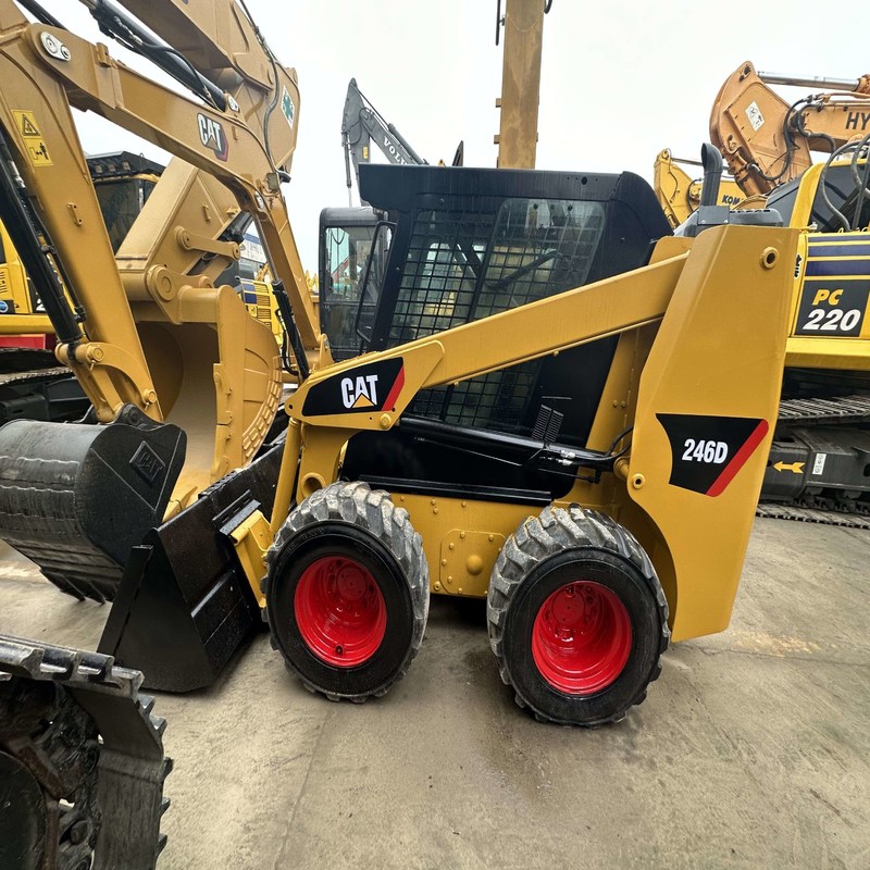CAT 246D 중고 스키드 스티어 로더 장비 4.5 톤 원본 53..6KW