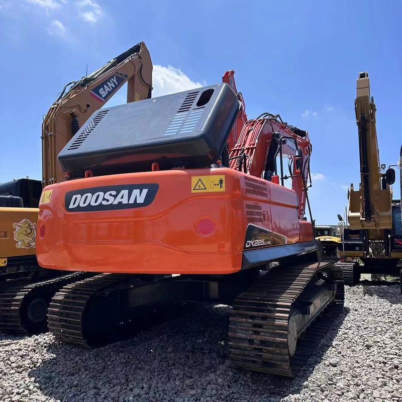 사용 된 Doosan Digger DX225 중형 22.5톤 크롤러 발굴기
