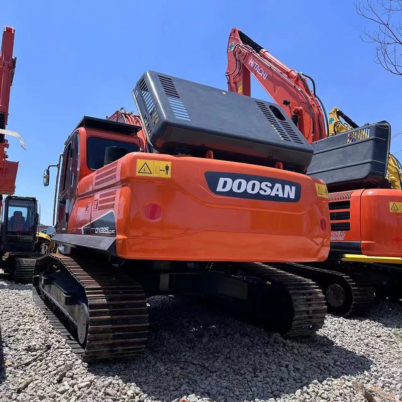 사용 된 Doosan Digger DX225 중형 22.5톤 크롤러 발굴기