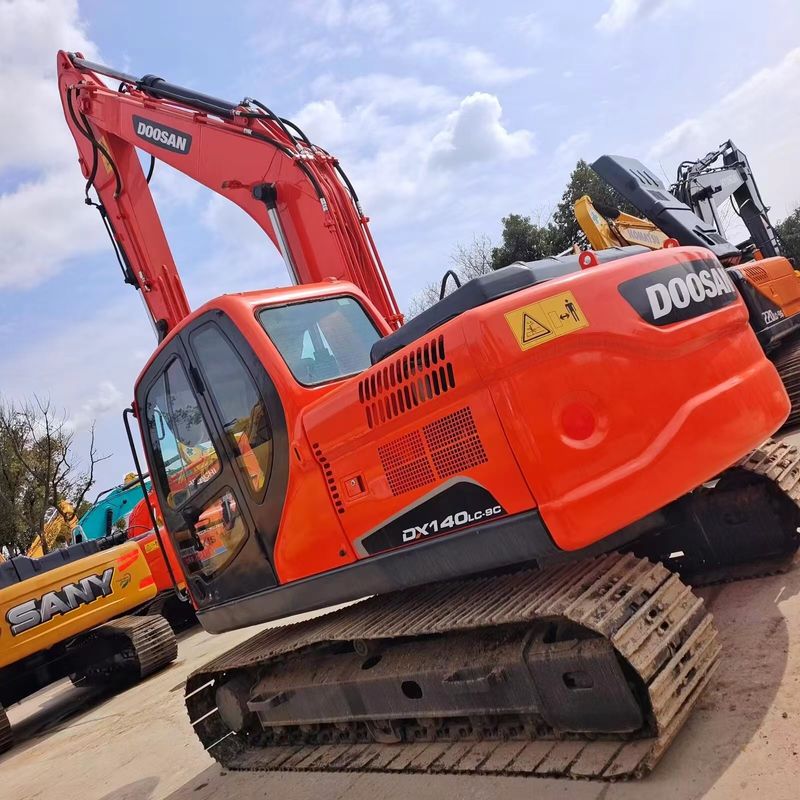사용 된 Doosan Digger DX140LC 중급형 14톤 크롤러 발굴기