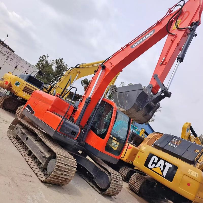 사용 된 Doosan Digger DX140LC 중급형 14톤 크롤러 발굴기