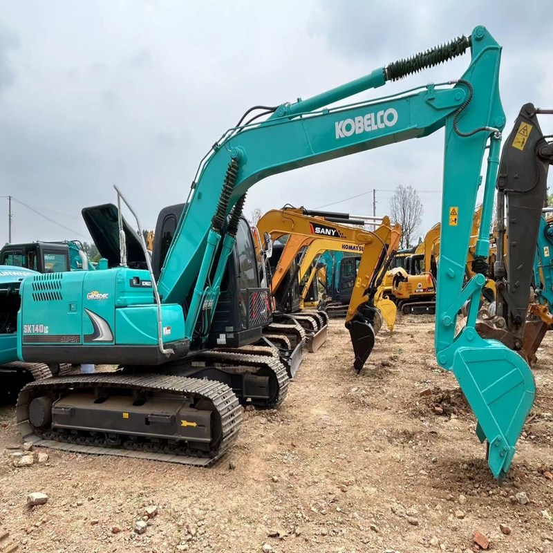 사용 된 Kobelco Digger SK140 중고 14톤 소형 크롤러 발굴기 74kw