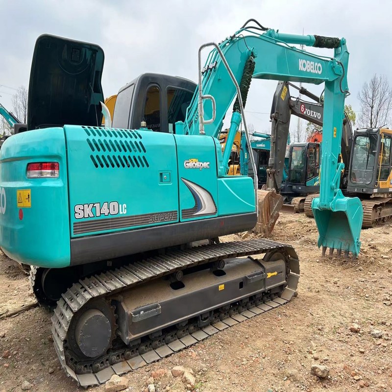 사용 된 Kobelco Digger SK140 중고 14톤 소형 크롤러 발굴기 74kw