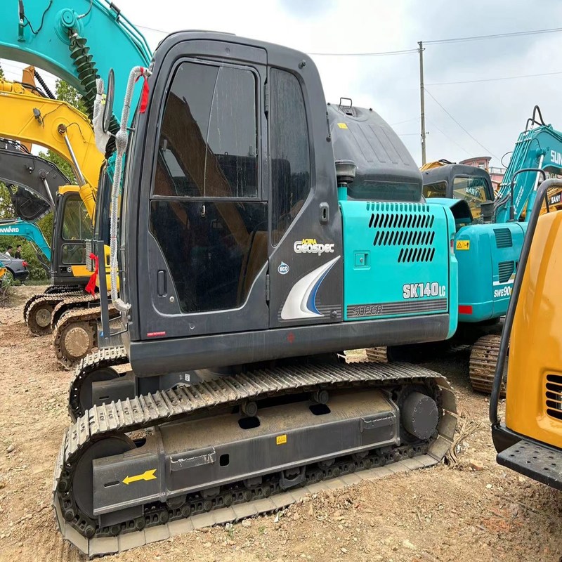 사용 된 Kobelco Digger SK140 중고 14톤 소형 크롤러 발굴기 74kw