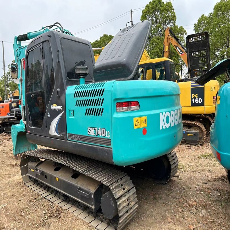 사용 된 Kobelco Digger SK140 중고 14톤 소형 크롤러 발굴기 74kw