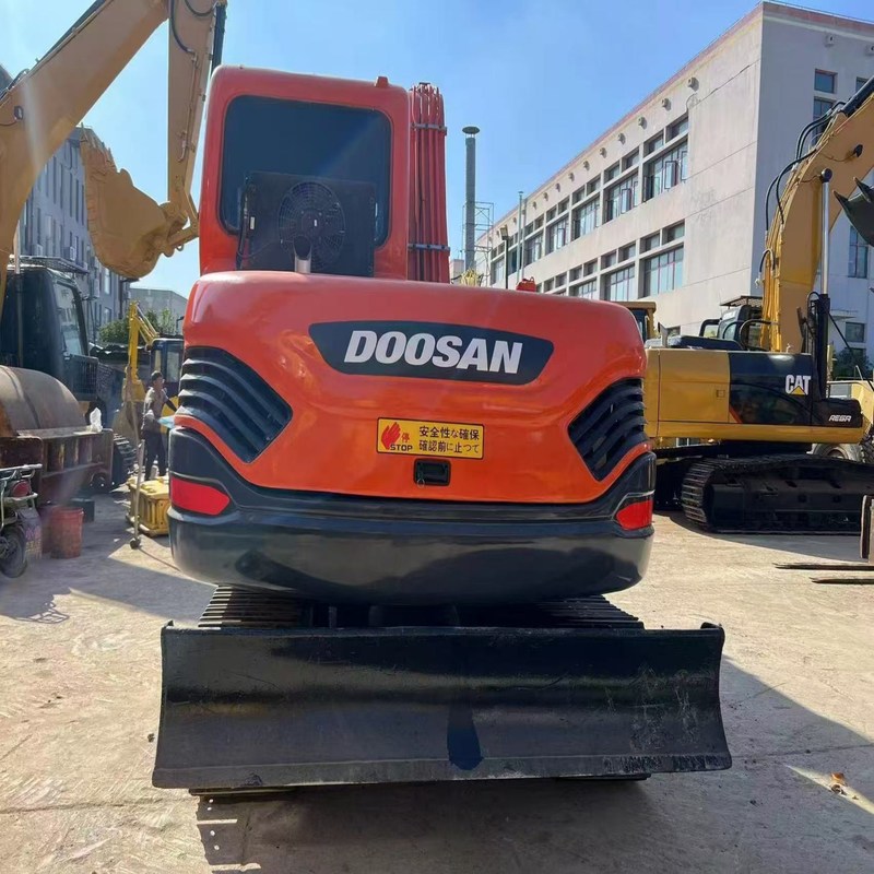 중고용 도산 DX75 컴팩트 다재다능 미니 사용 된 발굴기 39.7kw 0.28m3 버킷