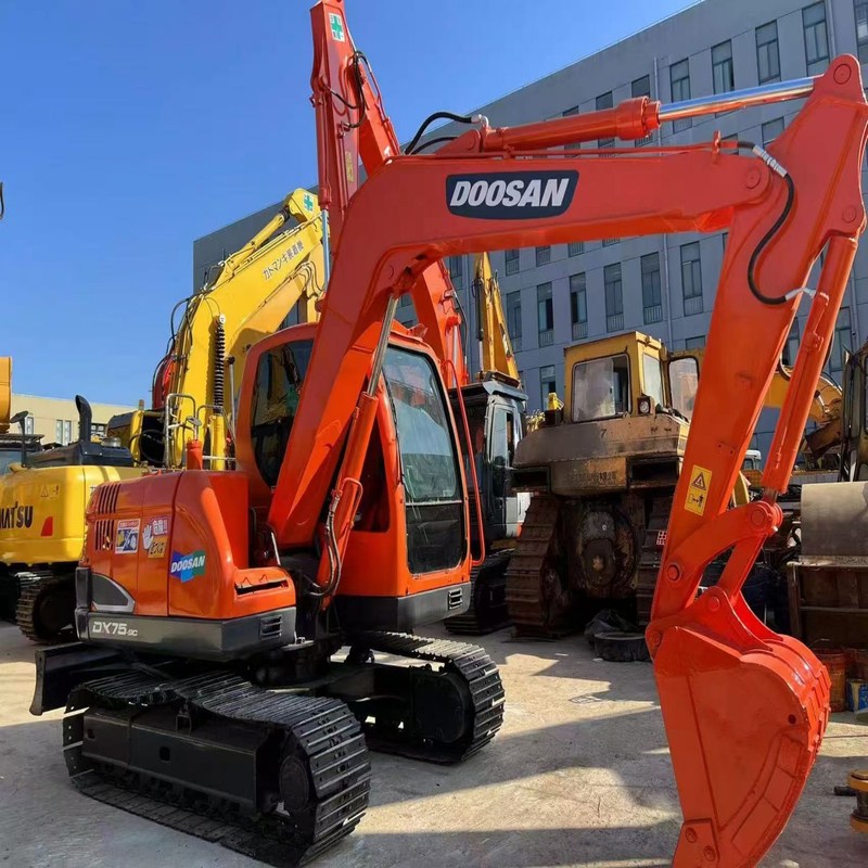 중고용 도산 DX75 컴팩트 다재다능 미니 사용 된 발굴기 39.7kw 0.28m3 버킷