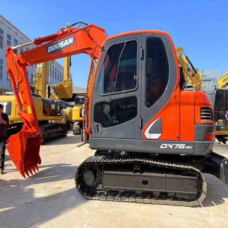 중고용 도산 DX75 컴팩트 다재다능 미니 사용 된 발굴기 39.7kw 0.28m3 버킷