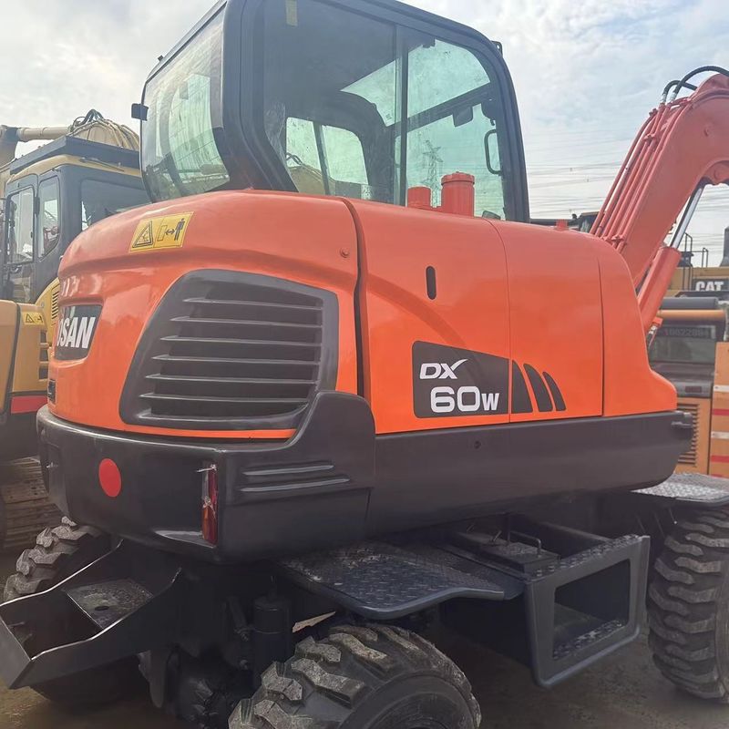 사용 된 Doosan Digger DX60W 중고 6톤 소형 미니 휠 발굴기