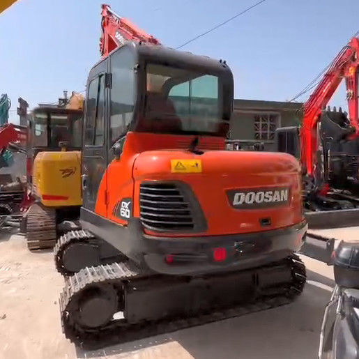 중고용 Doosan DX60 소규모 작업용 6톤 미니 트랙 발굴기