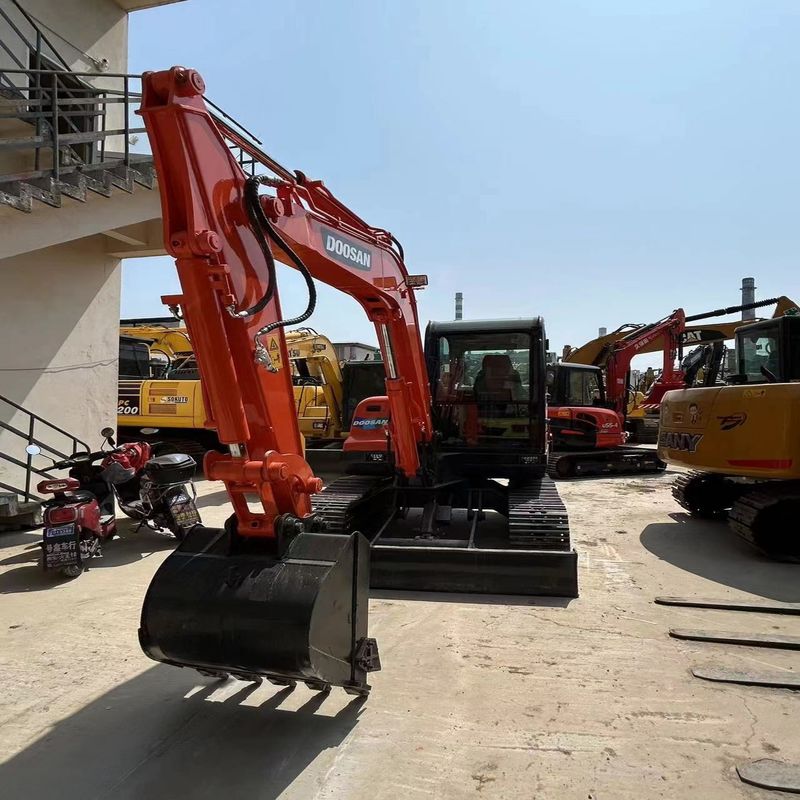 중고용 Doosan DX60 소규모 작업용 6톤 미니 트랙 발굴기