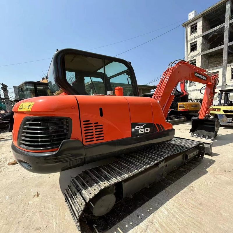 중고용 Doosan DX60 소규모 작업용 6톤 미니 트랙 발굴기