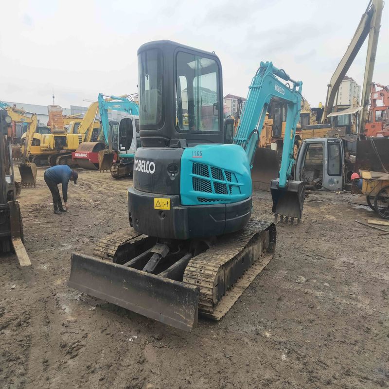 소규모 작업에 사용되는 Kobelco Digger SK55 중고용 미니 발굴기