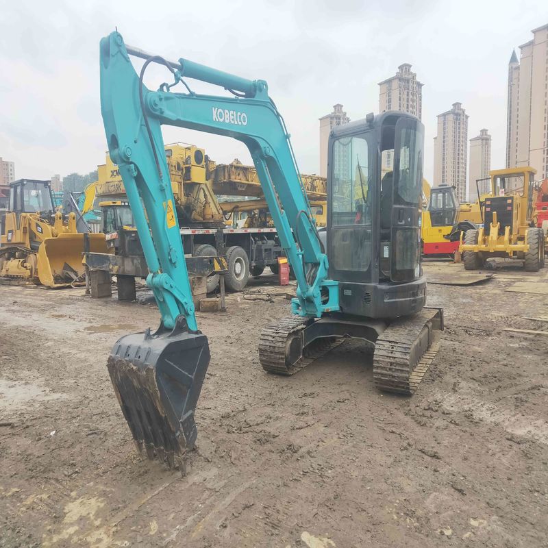 소규모 작업에 사용되는 Kobelco Digger SK55 중고용 미니 발굴기