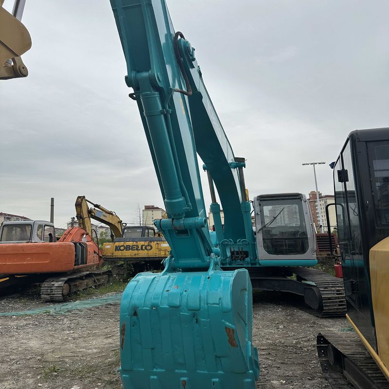 사용 된 Kobelco Digger SK200D 중급형 크롤러 발굴기