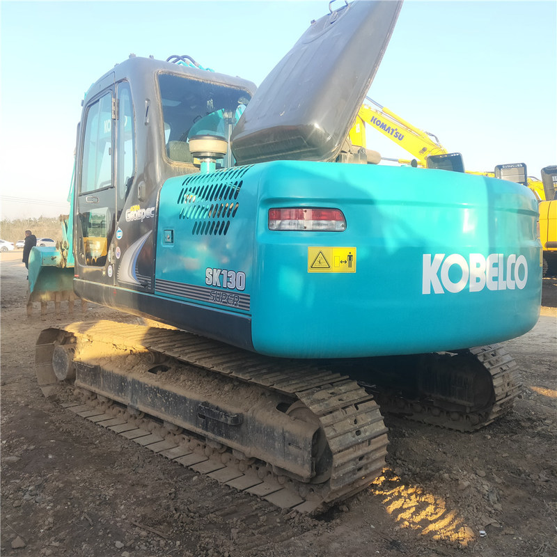 사용 된 Kobelco Digger SK130 중고 13톤 소형 크롤러 발굴기 74kw