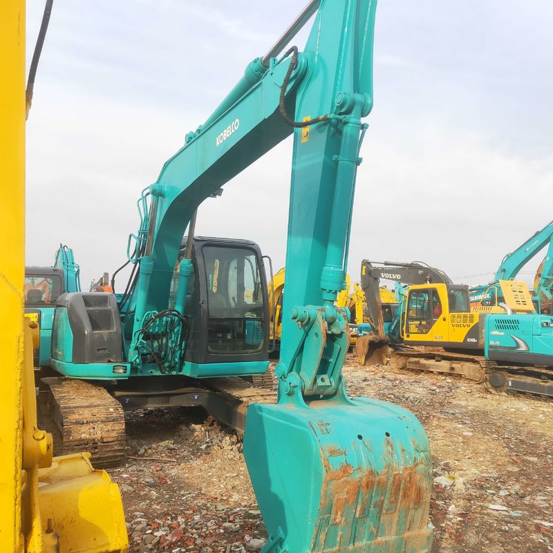사용 된 Kobelco Digger SK135 중형 크롤러 발굴기