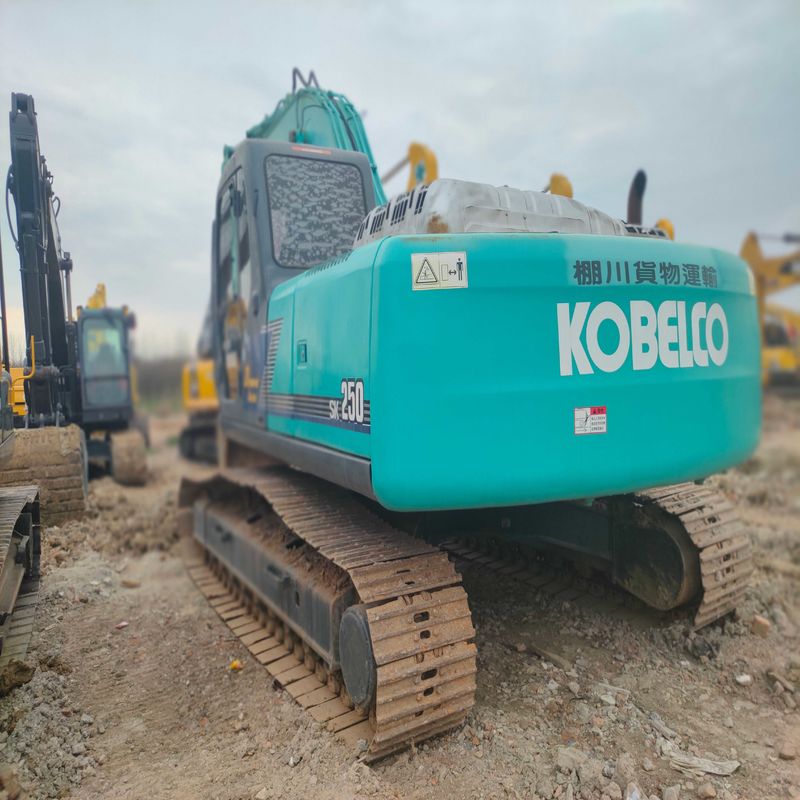 사용 된 Kobelco Digger SK250-8 중형 25톤 크롤러 발굴기