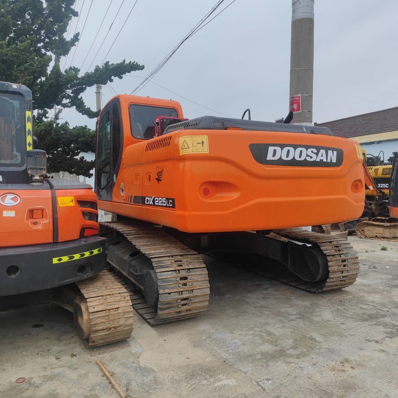 사용된 도산 DX225 디거 22.5톤 중형 크롤러 발굴기 157kw