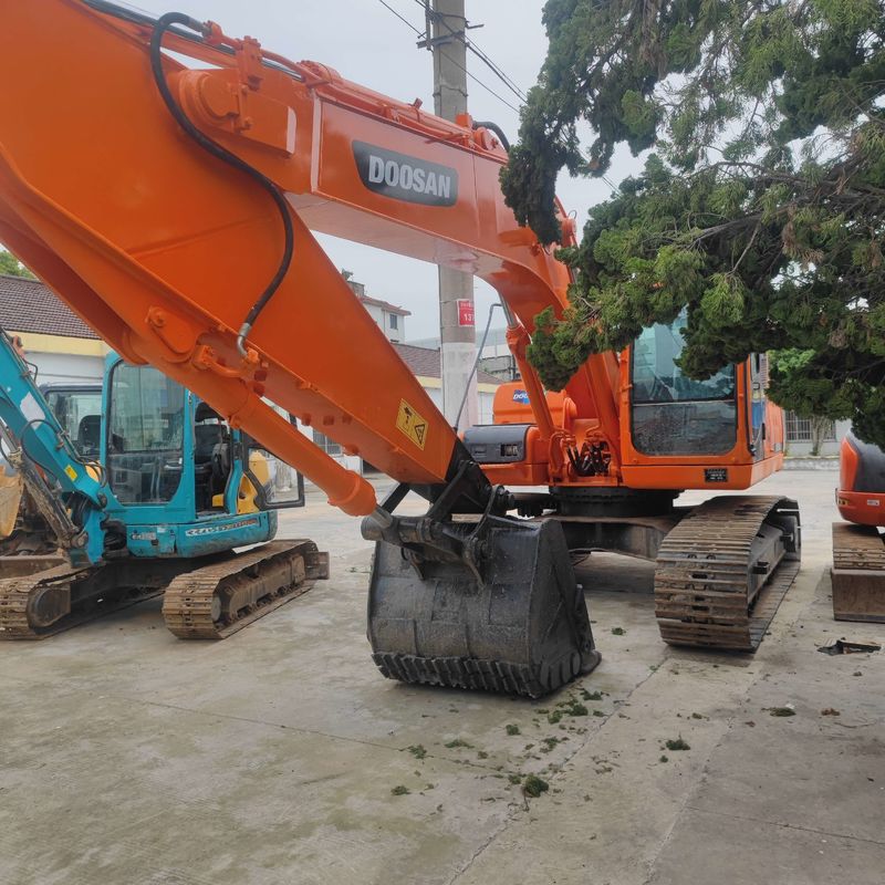 사용 된 Doosan DX225 Digger 22.5톤 중형 크롤러 발굴기