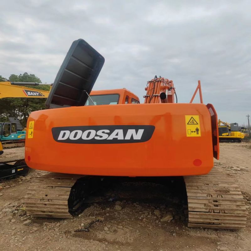 사용 된 Doosan Digger DX150LC 중형 15톤 크롤러 발굴기