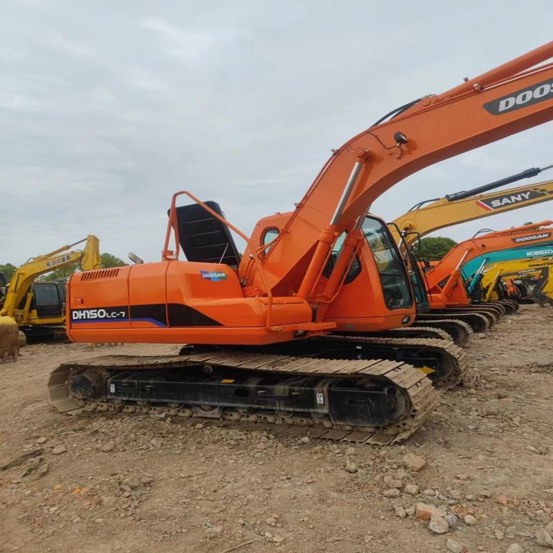 사용 된 Doosan Digger DX150LC 중형 15톤 크롤러 발굴기