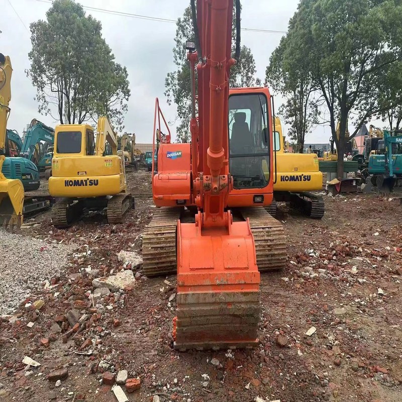 사용 된 Doosan Digger DX150LC 중형 크롤러 발굴기 74kw
