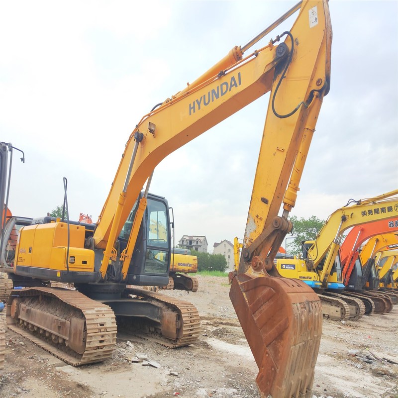 중고 현대 굴삭기 R225LC-7 중고 22톤 중형 크롤러 굴착기 112kw