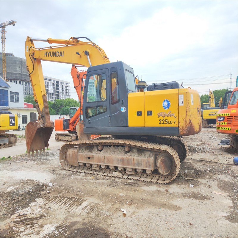 중고 현대 굴삭기 R225LC-7 중고 22톤 중형 크롤러 굴착기 112kw