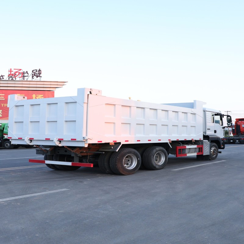 사용된 덤프 트럭 Howo T5G Sinotruk Howo 6x4 팁 주는 사람 10 짐수레꾼 30m3 수용량