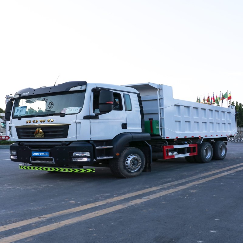 사용된 덤프 트럭 Howo T5G Sinotruk Howo 6x4 팁 주는 사람 10 짐수레꾼 30m3 수용량